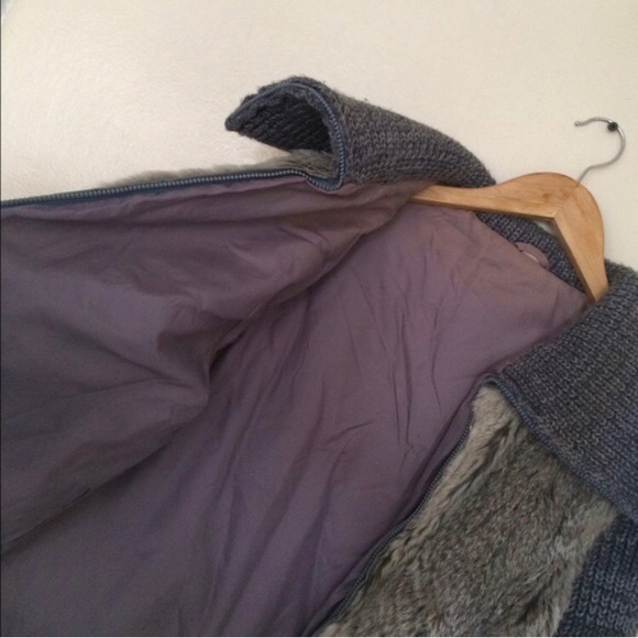 Gray Knit Jacket with Rabbit Fur - Picture 3 of 3